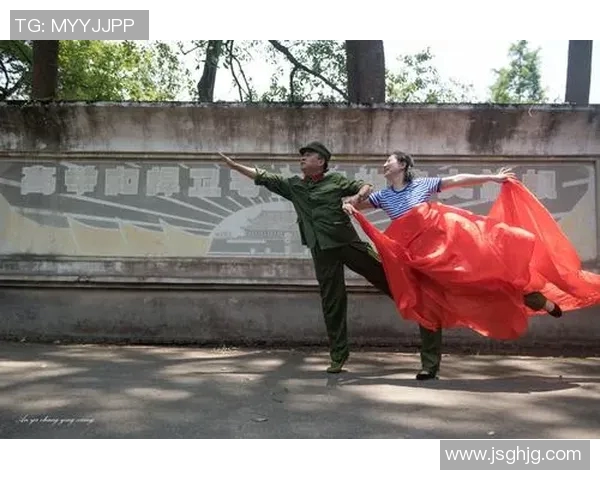 追寻绿茵传奇以足球球星脚印讲述激情与荣耀的岁月长河