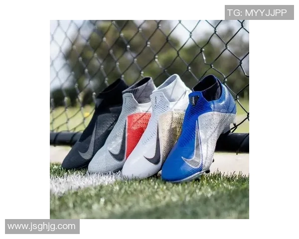 球星上脚暗煞足球鞋炫酷亮相 引领赛场风潮展现独特魅力 球星上脚暗煞足球鞋炫酷亮相 引领赛场风潮展现独特魅力