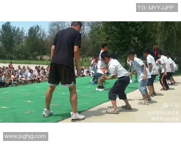 足球巨星携手慈善行动传递爱心助力社会公益事业发展